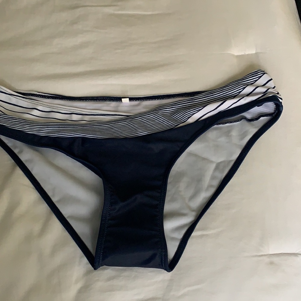 Bathing suit - Picture 3 of 6